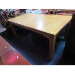 A LARGE EARLY /MID 20TH CENTURY LIGHT OAK DINING TABLE H-77 W-100 L-183 CM