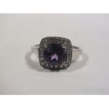 A LADIES 925 SILVER AMETHYST DRESS RING, SIZE P