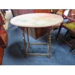 AN OAK OVAL BOBBIN LEG TABLE H-72 CM A/F