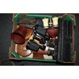 A TRAY OF COLLECTABLES TO INCLUDE VINTAGE CAMERAS AND BINOCULARS