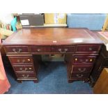 A REPRODUCTION MAHOGANY TWIN PEDESTAL LEATHER TOPPED DESK H-77 W-121 CM