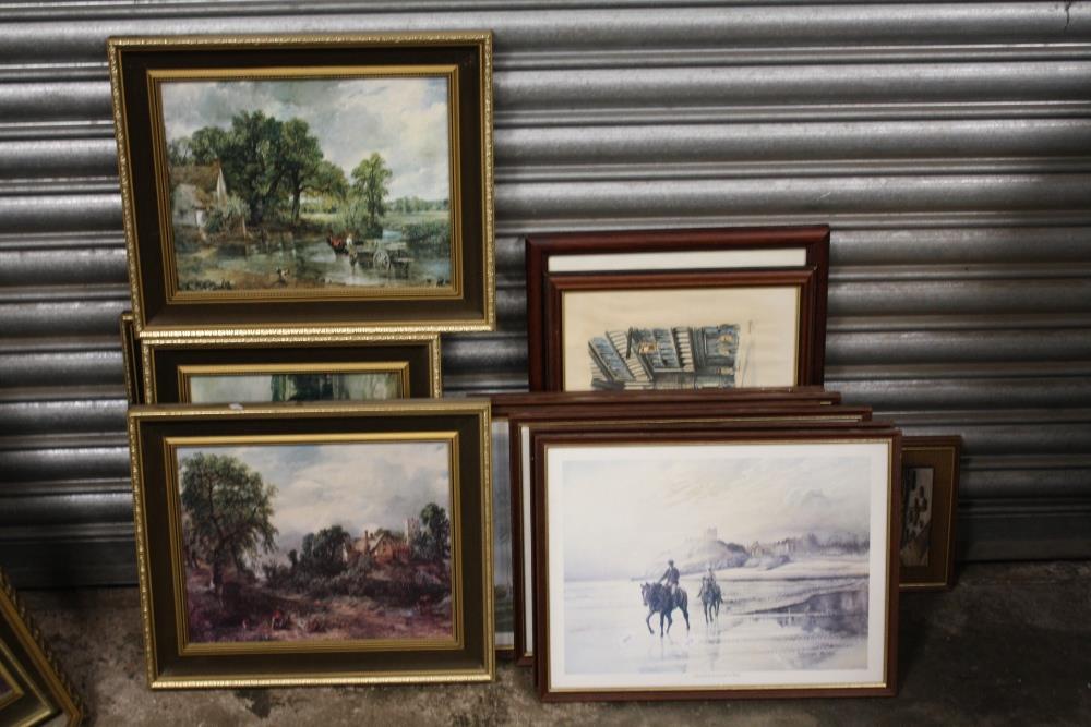 A BOX OF ASSORTED PRINTS TO INCLUDE GILT FRAMED EXAMPLES