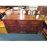 A SOLID OAK SIDEBOARD H-92 CM W-150 CM