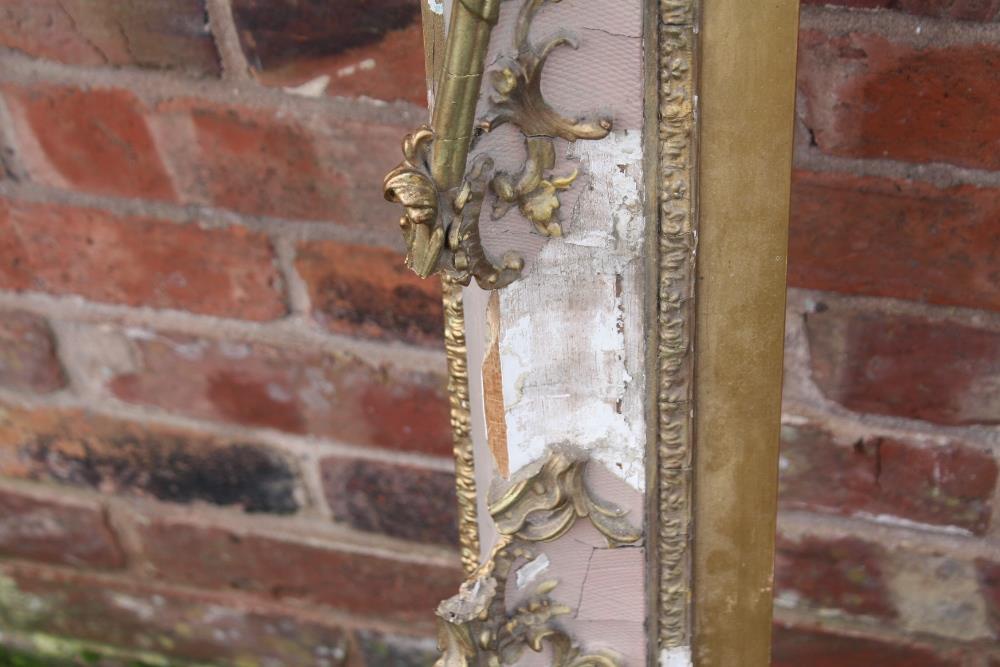 A 19TH CENTURY GOLD SWEPT FRAME WITH INTEGRAL SLIP A/F, frame W 10 cm, rebate approx 113 x 87 cm - Image 4 of 4