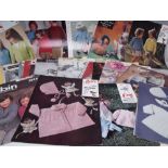 A COLLECTION OF APPROX 150 VINTAGE KNITTING PATTERNS FROM VARIOUS ERAS, TO INCLUDE A COLLECTION OF