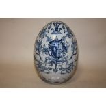 A BLUE AND WHITE CERAMIC EGG WITH ARMORIAL CREST - H 22 CM