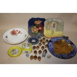 A COLLECTION OF ASSORTED CERAMICS TO INCLUDE WEDGWOOD, ROYAL ALBERT ETC