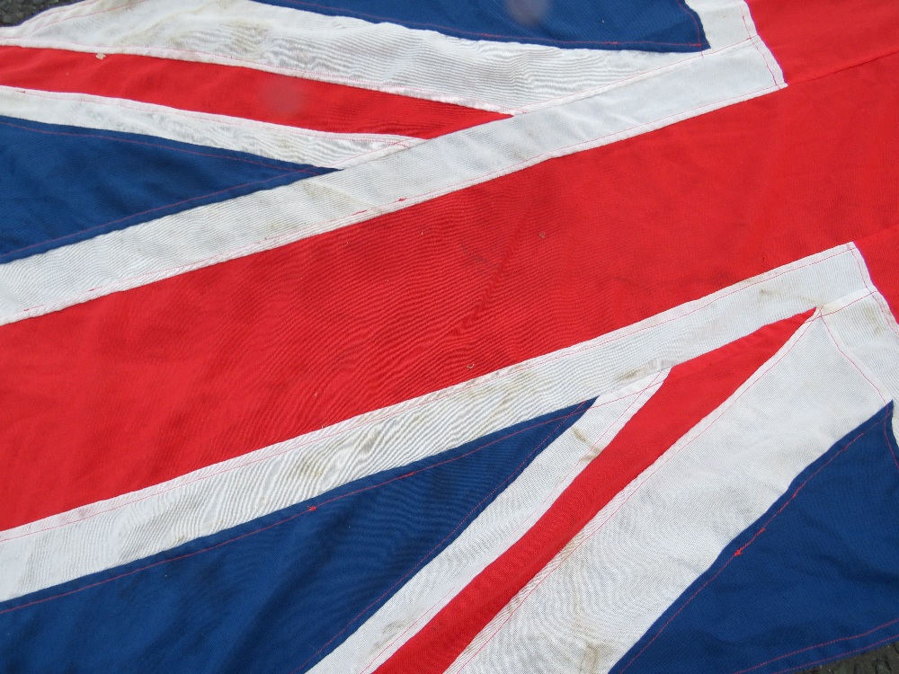 A 16FT ALUMINIUM FLAG POLE WITH A STITCHED, COTTON UNION JACK FLAG - Image 3 of 12