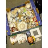 A TRAY OF ASSORTED CERAMICS TO INCLUDE A ROYAL ALBERT COFFEE SET