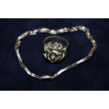 A FLOWER STYLE SILVER RING TOGETHER WITH A SILVER PANEL LINK BRACELET - APPROX 20.6G