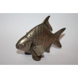 A WHITE METAL ARTICULATED FISH, LENGTH 12 CM