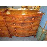 A VICTORIAN MAHOGANY BOW FRONTED CHEST OF DRAWERS H-104 W-104 CM