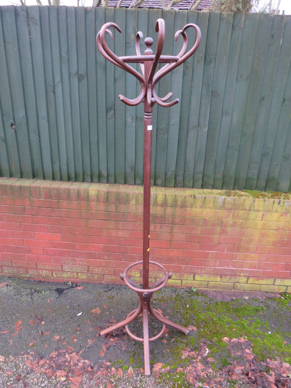 A BENTWOOD HAT / COAT STAND H-193 CM