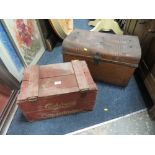 A VINTAGE TIN TRUNK, W-59 CM AND A WOODEN 'CARLSBERG CRATE' (2)