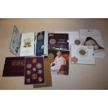 A ROYAL MINT 1970 COIN SET TOGETHER WITH A COMMEMORATIVE CROWN, £5 COINS ETC. (5)