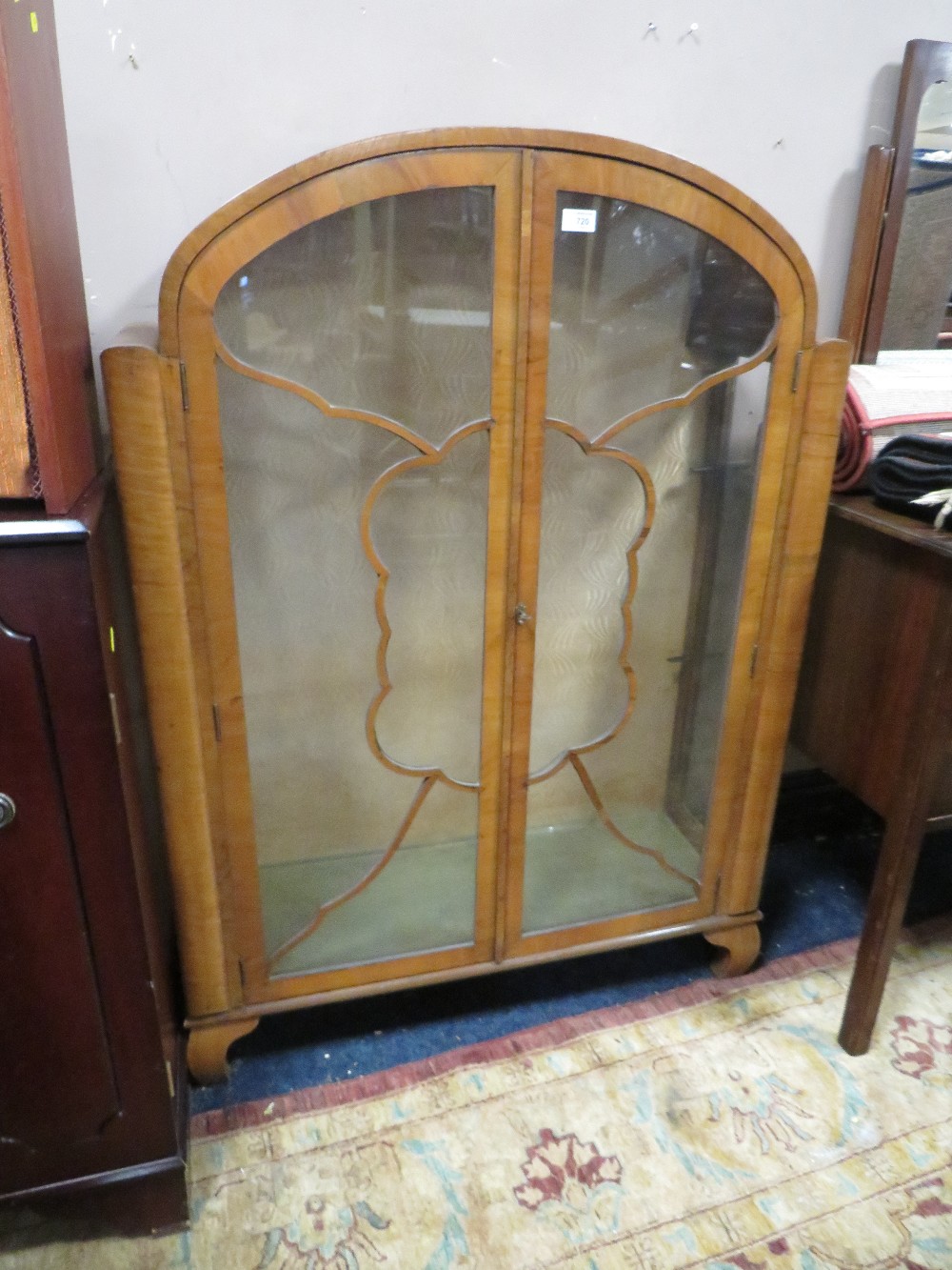 AN ART DECO STYLE WALNUT CHINA CABINET H-125 W-89 CM