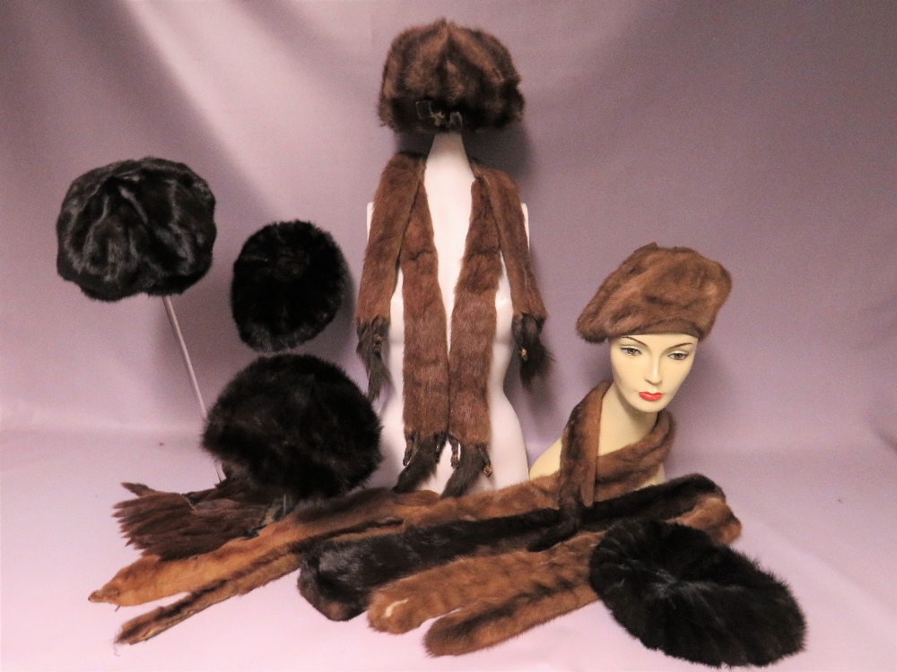 A COLLECTION OF VINTAGE MINK FUR ACCESSORIES COMPRISING HATS, STOLES AND COLLARS ETC (13) - Image 6 of 6