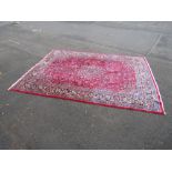 A LARGE EASTERN WOOLLEN MASHAD RUG, DARK BLU, RED FLORAL PATTERN APPROX 408 X 304 CM