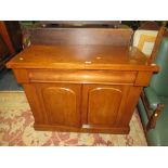 A SMALL MID VICTORIAN MAHOGANY CHIFFONIER H-87 W-106 CM