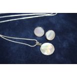 A MODERN SILVER / 925 AND MOTHER OF PEARL NECKLACE AND EARRINGS - APPROX 15.7G