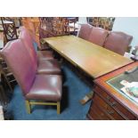 A LARGE OAK REFECTORY STYLE DRAWLEAF DINING TABLE WITH 6 LEATHER CHAIRS - TABLE H-78 CM L-183 CM EXT