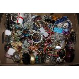 A LARGE TRAY OF ASSORTED COSTUME JEWELLERY