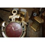 A BOX OF VINTAGE AND MODERN CLOCKS TO INCLUDE A REPRODUCTION MANTEL CLOCK