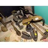 A COLLECTION OF COBBLERS ITEMS TO INCLUDE IRONS, HAMMERS ETC.