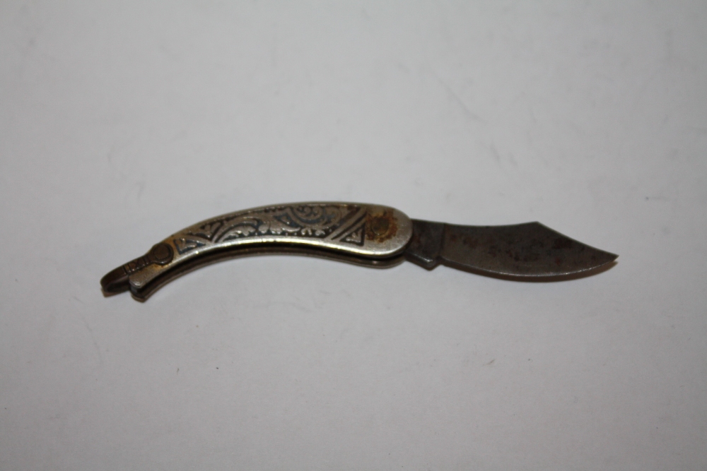A MINIATURE WHITE METAL PEN KNIFE - Image 2 of 2