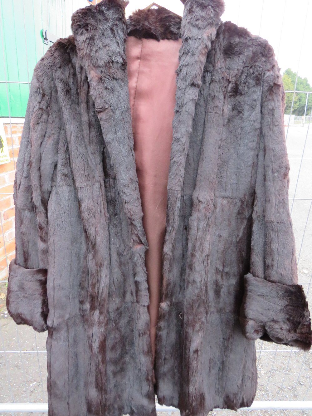 A 1940s / 50s SWING STYLE REAL FUR COAT (Approx size 46")