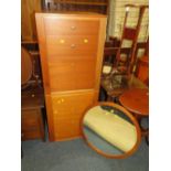 A PAIR OF RETRO TEAK 4 DRAWER BEDSIDE CHESTS W-52 CM AND A CIRCULAR MIRROR (3)