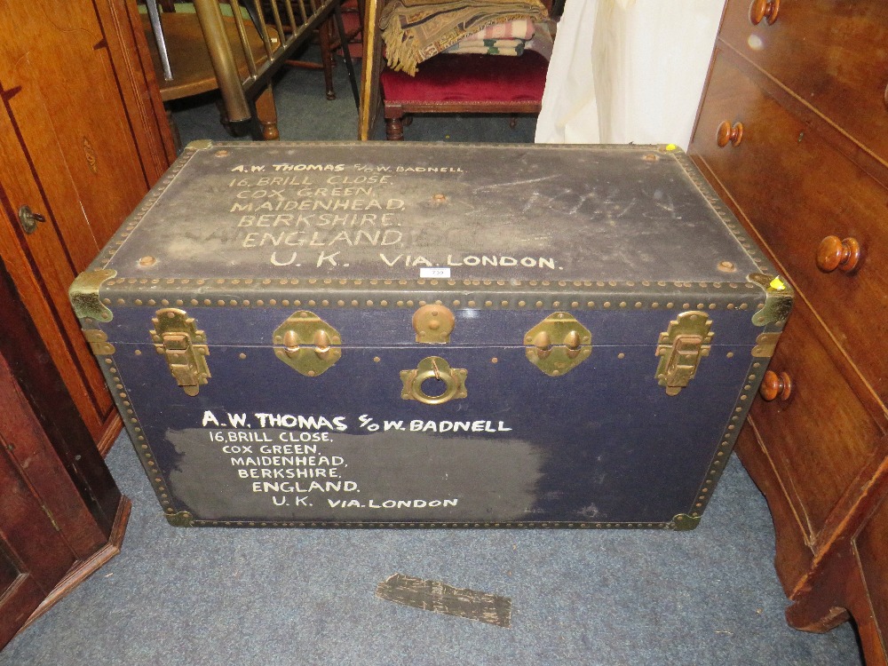 A VINTAGE PACKING TRUNK - BANDED H-50 W-92 CM