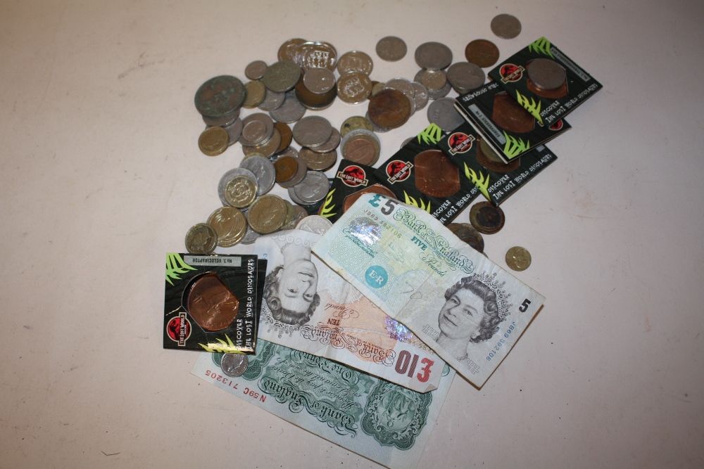 A BOX OF VINTAGE AND MODERN COINS AND BANK NOTES TO INCLUDE £1 AND £2, £5 AND £10 NOTES ETC.