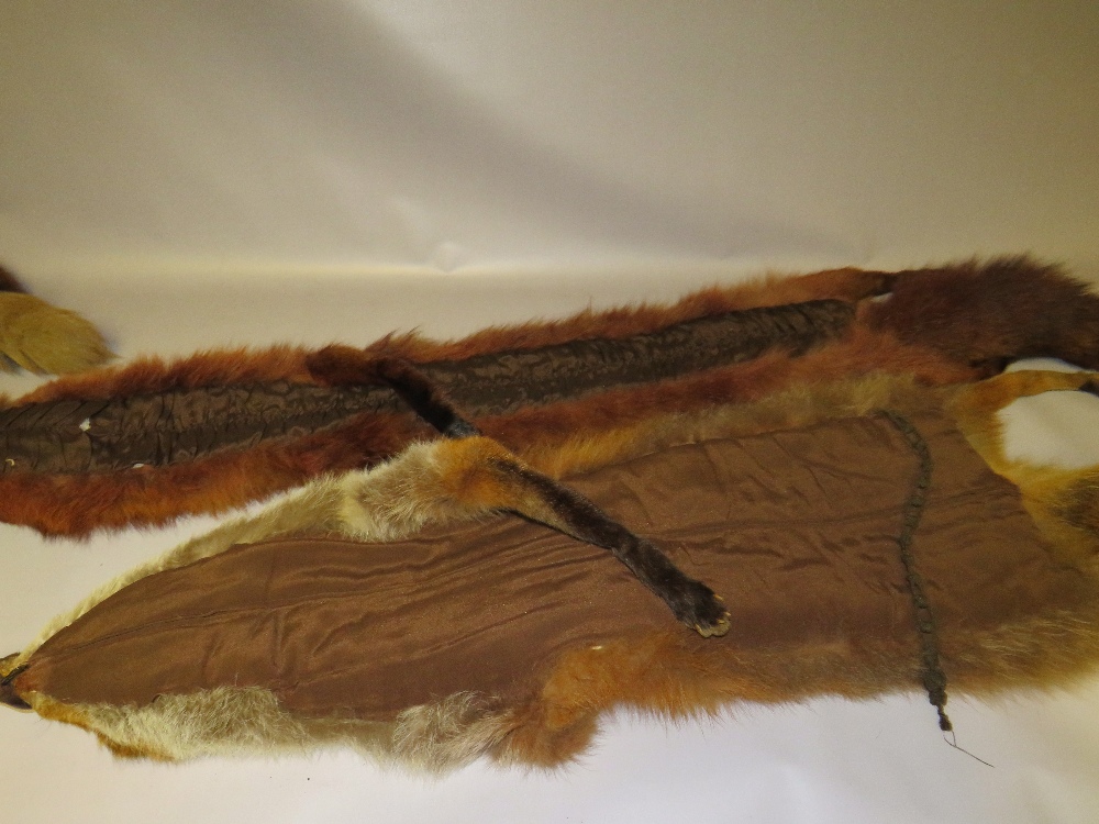 FOUR VINTAGE FOX FUR STOLES - Image 4 of 6