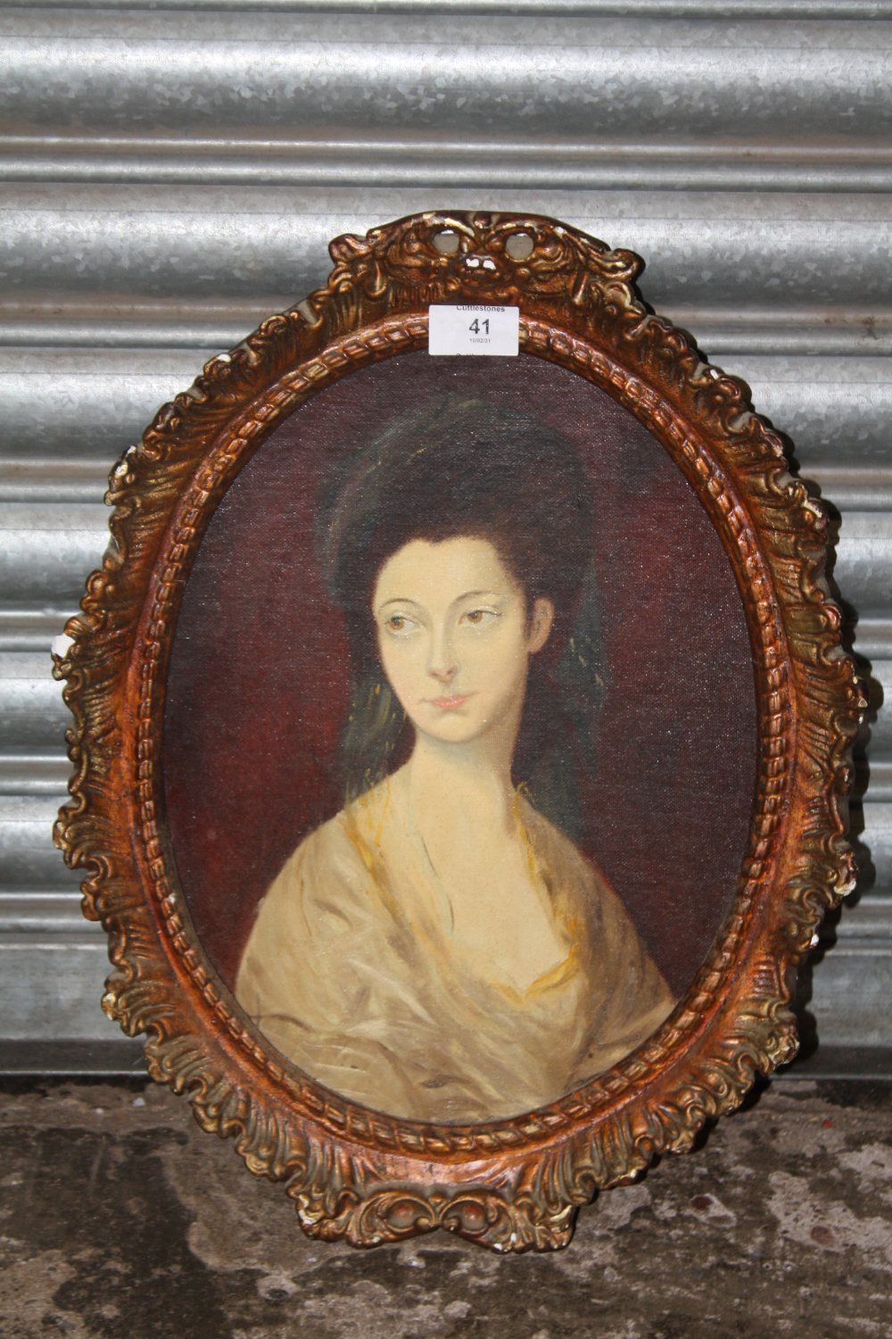 A GILT FRAMED OVAL OIL ON BOARD PORTRAIT STUDY OF A LADY - SIZE 37 CM X 28 CM