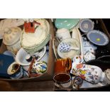 TWO TRAYS OF ASSORTED CERAMICS TO INCLUDE A WEDGWOOD JASPERWARE COMPORT