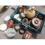 A TRAY OF STONEWARE AND STUDIO POTTERY ETC. (PLASTIC TRAY NOT INCLUDED)