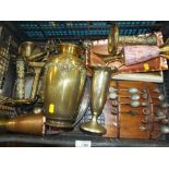 A TRAY OF METALWARE TO INCLUDE A COLLECTION OF TEASPOONS, BRASS VASE ETC.