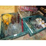 A LARGE QUANTITY OF ASSORTED GLASSWARE TO INCLUDE A CRANBERRY STYLE GLASS BOWL SET (PLASTIC TRAY NOT