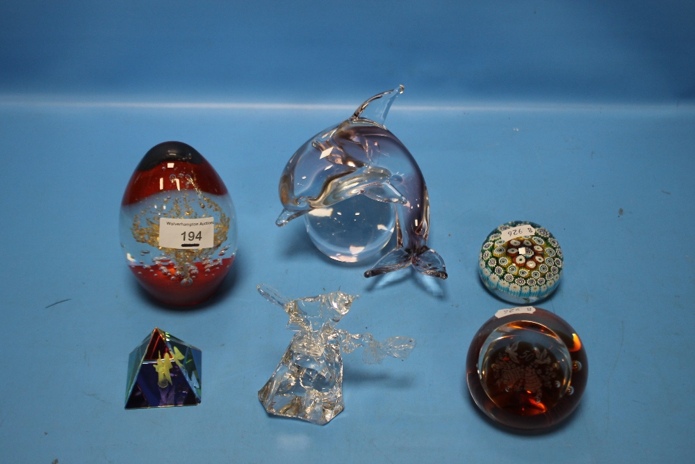 A COLLECTION OF GLASS PAPERWEIGHTS