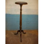 AN ANTIQUE TORCHERE PLANT STAND