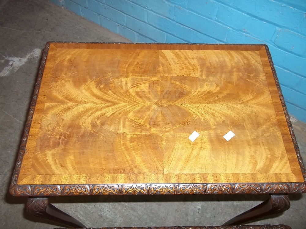 AN ANTIQUE INLAID NEST OF THREE TABLES WITH CABRIOLE CLAW AND BALL LEGS - Image 5 of 7