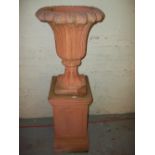 A TERRACOTTA TYPE CONCRETE GARDEN PLANTER / URN AND PEDESTAL¦++SLIGHT DAMAGE TO CORNER¦