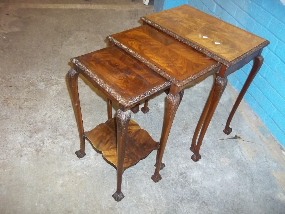 AN ANTIQUE INLAID NEST OF THREE TABLES WITH CABRIOLE CLAW AND BALL LEGS - Image 7 of 7