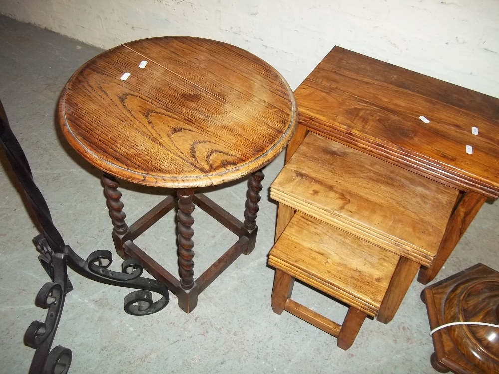 A NEST OF THREE TABLES, AN ANTIQUE BARLEY TWIST OAK SIDE TABLE AND TWO FLOOR STANDING STANDARD LAMPS - Image 2 of 2
