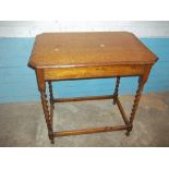 AN ANTIQUE BARLEY TWIST HALL TABLE IN OAK