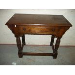 AN ANTIQUE SOLID OAK HALL SIDE TABLE UNIT WITH DRAWER