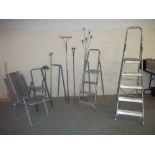 A SELECTION OF GARDEN TOOLS INCLUDING TWO ALUMINIUM STEP LADDERS