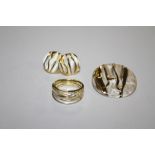 A SILVER GILT DESIGNER STYLE RING, PENDANT AND EARRINGS SET, APPROX 17.2 G