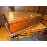 AN ANTIQUE MAHOGANY TRUNK WITH TWO CARRY HANDLES AND NAME PLAQUE - K. HILL W- CM